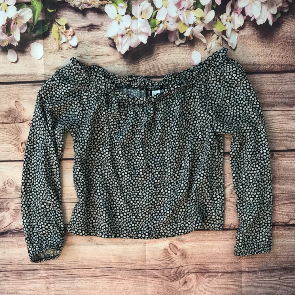 Off-the-shoulder floral print blouse